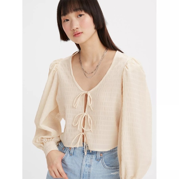 Levi's Tops - NWT LEVI’S Pink Fawn Tie Textured Top Size Small